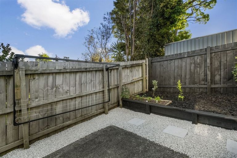Photo of property in 1/136 Bradbury Road, Botany Downs, Auckland, 2010
