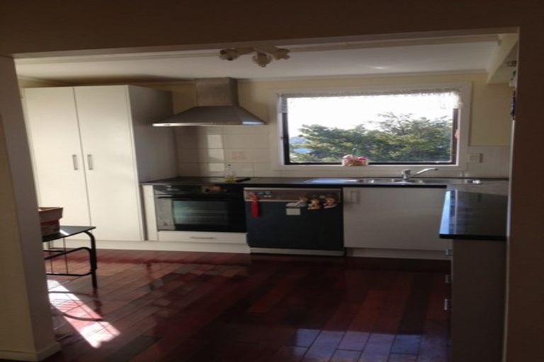 Photo of property in 2/71 Onewa Road, Northcote, Auckland, 0627