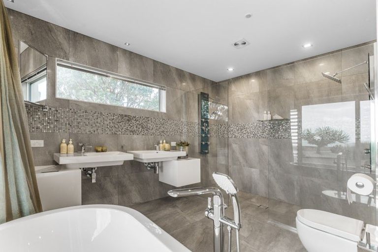 Photo of property in 34 Muritai Road, Milford, Auckland, 0620