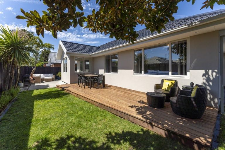 Photo of property in 14 Farm Lane, Parklands, Christchurch, 8083