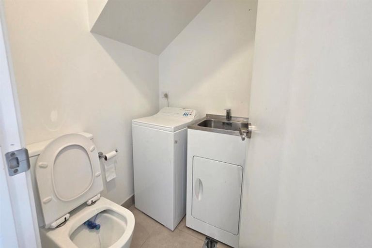Photo of property in 22 Rauemi Way, Te Atatu South, Auckland, 0610