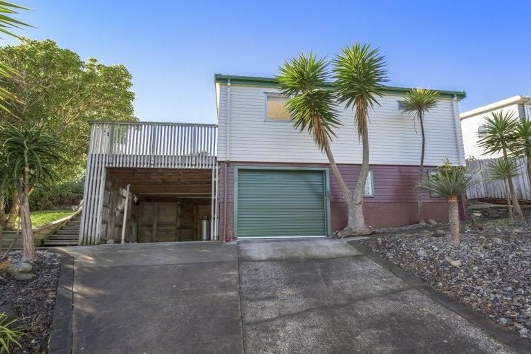Photo of property in 1 The Spinney, Titahi Bay, Porirua, 5022