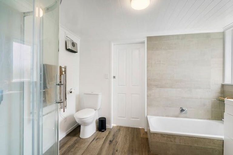 Photo of property in 28 Rangatira Road, Birkenhead, Auckland, 0626