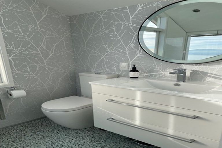 Photo of property in 17 Palliser Road, Roseneath, Wellington, 6011