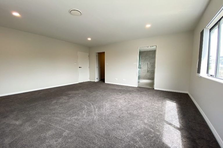 Photo of property in 42 Mcwhirters Farm Lane, Massey, Auckland, 0614