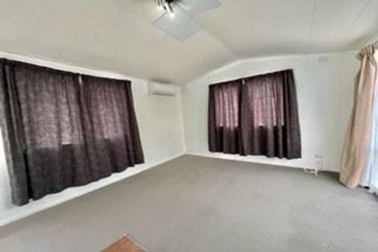 Photo of property in 48 Candia Road, Swanson, Auckland, 0614