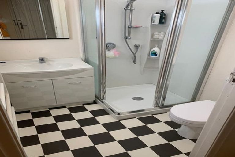 Photo of property in 82 Oriental Parade, Oriental Bay, Wellington, 6011