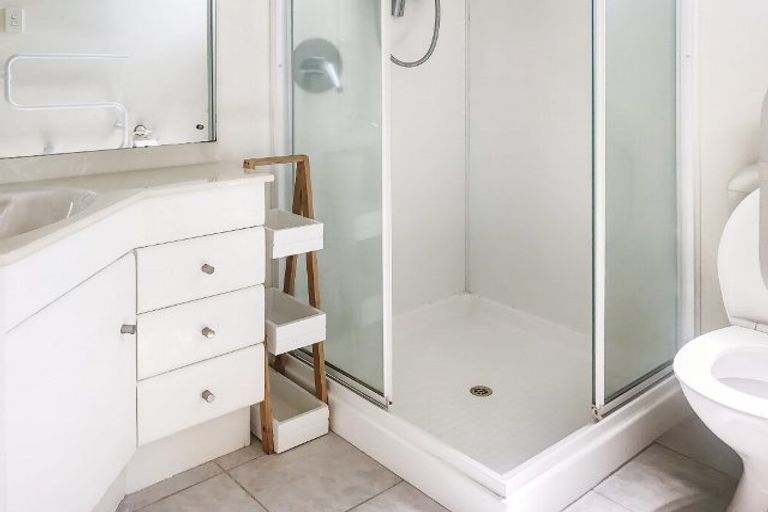 Photo of property in 4 Peter Terrace, Castor Bay, Auckland, 0620