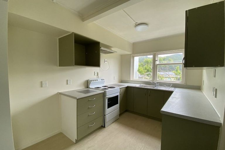 Photo of property in 95 Farmer Crescent, Taita, Lower Hutt, 5011