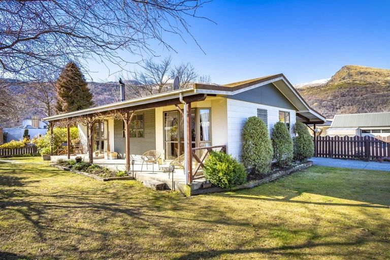 Photo of property in 58 Adamson Drive, Arrowtown, 9302