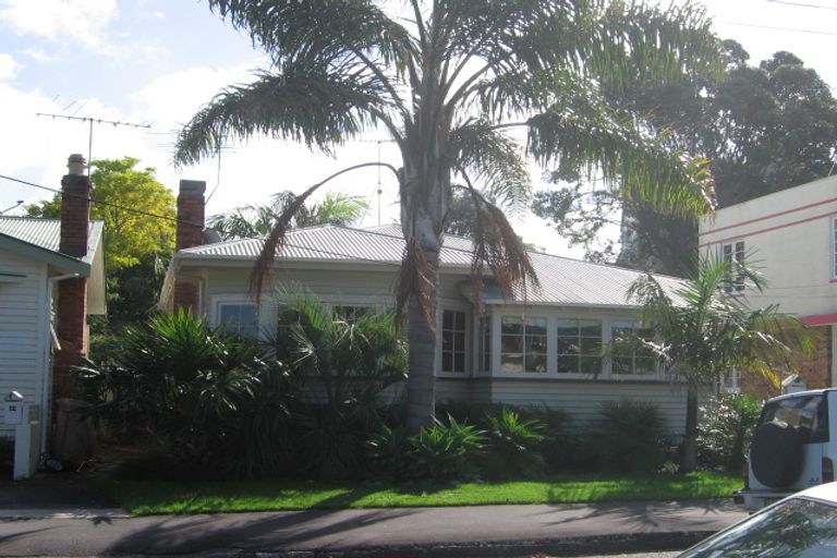 Photo of property in 17 Duders Avenue, Devonport, Auckland, 0624