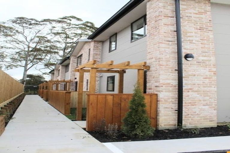 Photo of property in 1/83 Vodanovich Road, Te Atatu South, Auckland, 0610