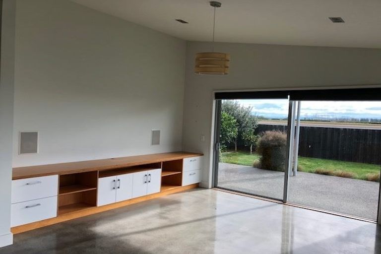 Photo of property in 19 Waitaha Place, Clive, 4102