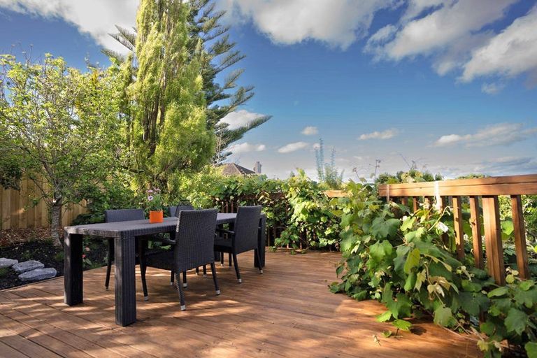 Photo of property in 2/15b Nandana Drive, Glen Eden, Auckland, 0602