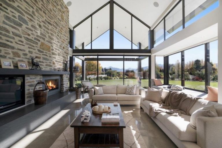 Photo of property in 14 Waimana Place, Wanaka, 9305