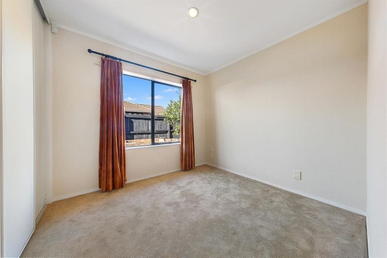 Photo of property in 1 Waylen Place, Burswood, Auckland, 2013