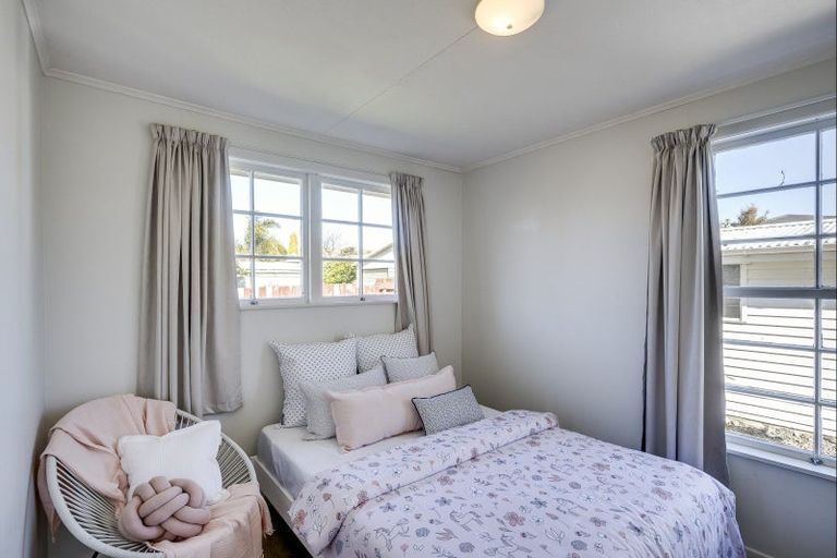 Photo of property in 1 James Cook Street, Havelock North, 4130