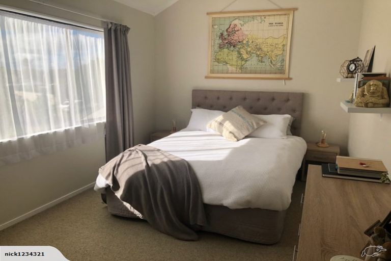 Photo of property in 2 Millen Place, Clarks Beach, 2122