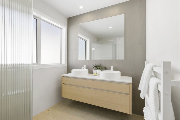 Photo of property in 1 Andrea Place, Sunnyhills, Auckland, 2010