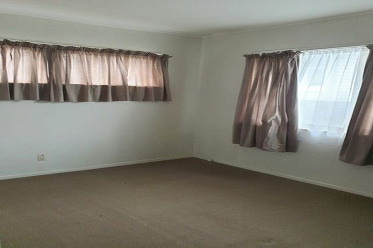 Photo of property in 47 Fairclough Road, Beach Haven, Auckland, 0626