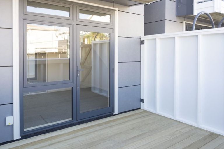 Photo of property in Pirie Street Townhouses, 1/35 Pirie Street, Mount Victoria, Wellington, 6011