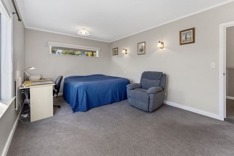 Photo of property in 13 Kenilworth Grove, Silverstream, Upper Hutt, 5019