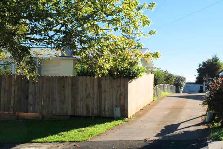 Photo of property in 2/57 Rodney Street, Howick, Auckland, 2014