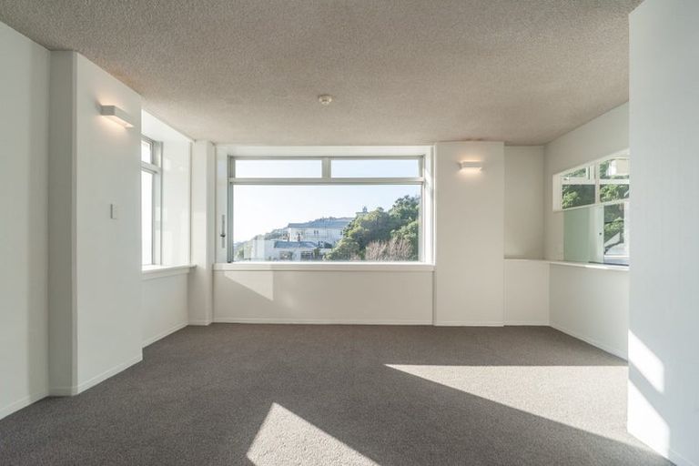 Photo of property in Jerningham Apartments, 20 Oriental Terrace, Oriental Bay, Wellington, 6011