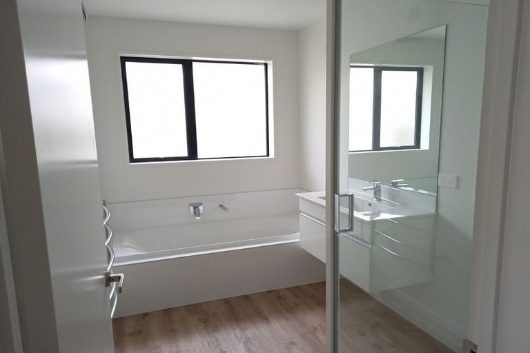 Photo of property in 80a Warren Crescent, Hillmorton, Christchurch, 8025