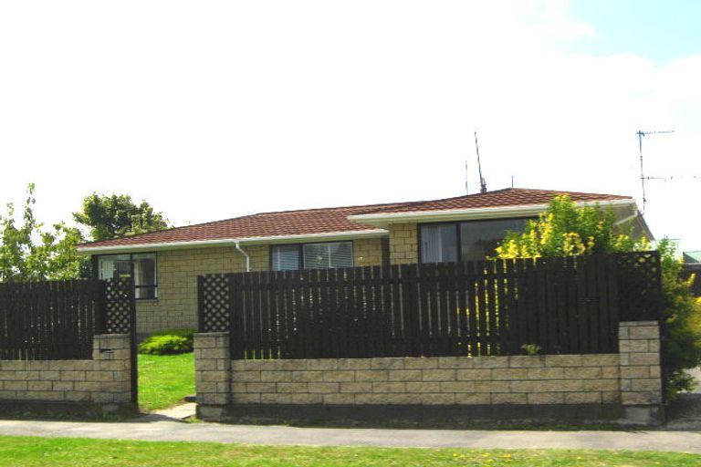 Photo of property in 6 Stanton Crescent, Hoon Hay, Christchurch, 8025