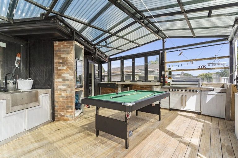 Photo of property in 24 Tauhinu Road, Greenhithe, Auckland, 0632