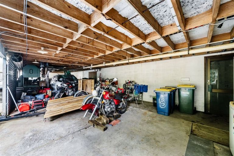 Photo of property in 323 Glenfield Road, Glenfield, Auckland, 0629