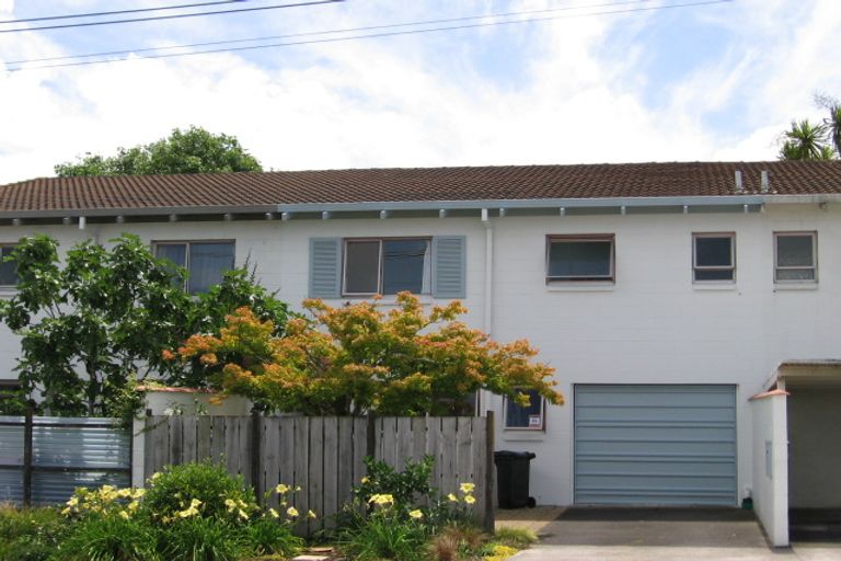 Photo of property in 17 Saxon Street, Waterview, Auckland, 1026