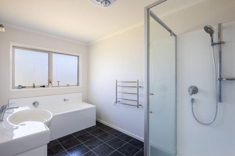 Photo of property in 74 Fernbrook Drive, Hurworth, New Plymouth, 4310