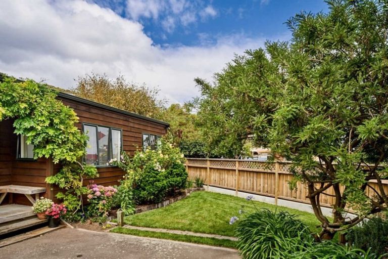 Photo of property in 105 Marine Parade, Eastbourne, Lower Hutt, 5013