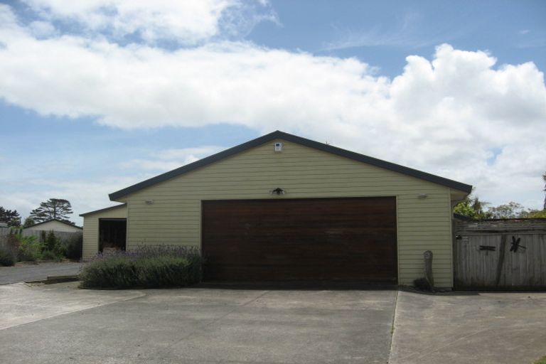 Photo of property in 9 Bill Phillip Place, Clendon Park, Auckland, 2103