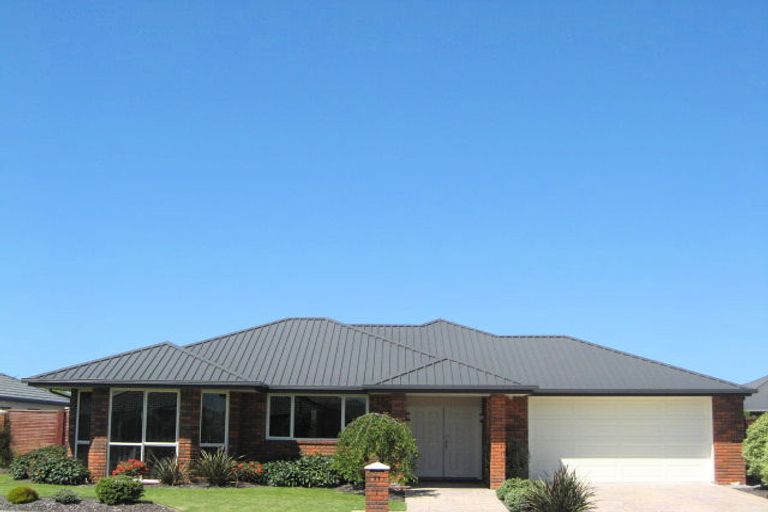 Photo of property in 11 Coolspring Way, Redwood, Christchurch, 8051