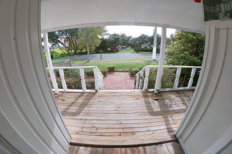 Photo of property in 28 Bertram Road, Kawakawa Bay, Papakura, 2585