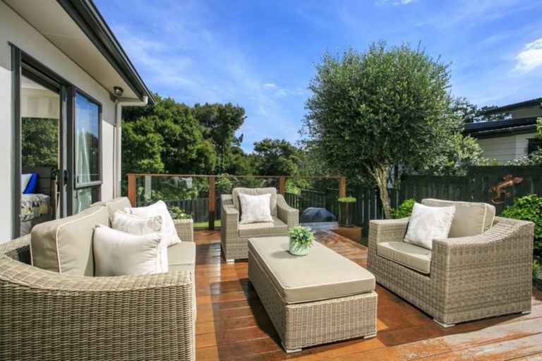 Photo of property in 30 Admirals Court Drive, Greenhithe, Auckland, 0632