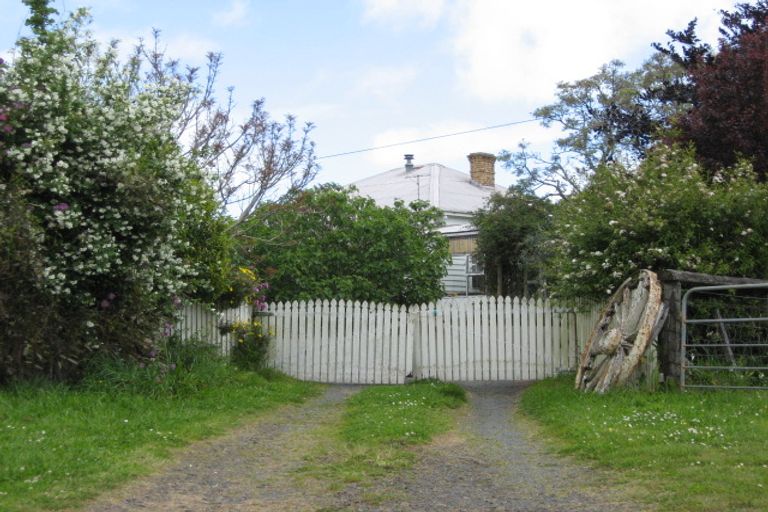 Photo of property in 42 Boord Crescent, Kumeu, 0891