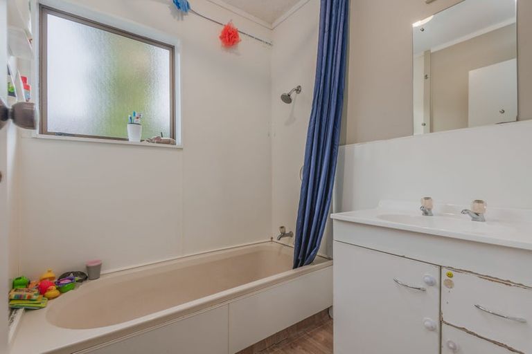 Photo of property in 59 Raglan Avenue, Cloverlea, Palmerston North, 4412