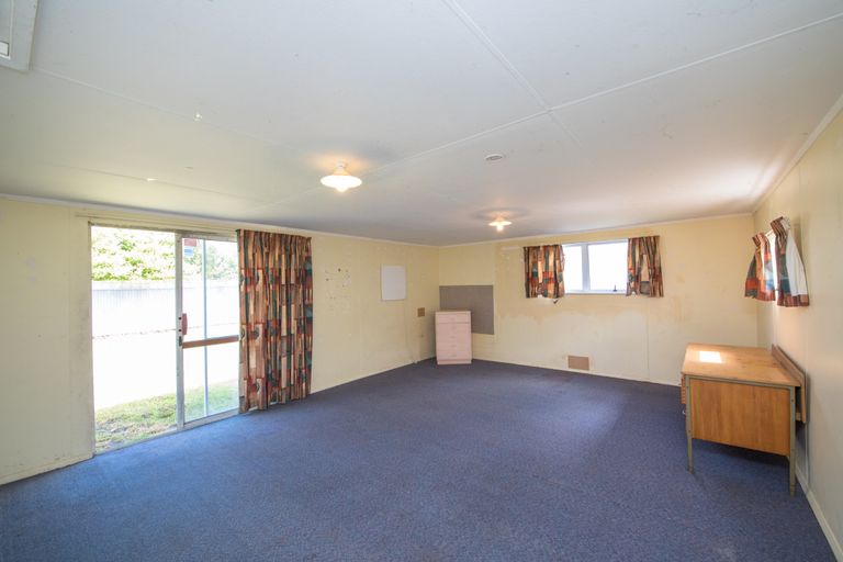 Photo of property in 23 Featherston Street, Takaro, Palmerston North, 4412