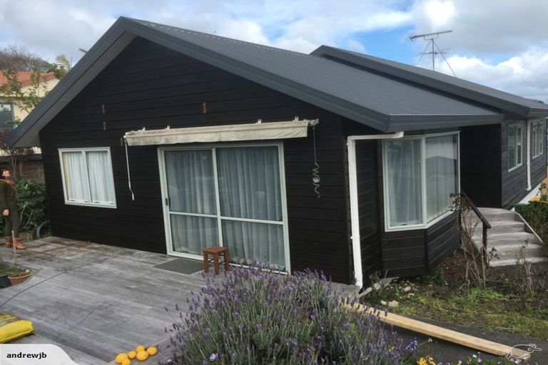 Photo of property in 112 Stanmore Bay Road, Stanmore Bay, Whangaparaoa, 0932