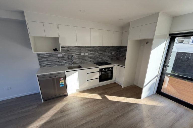 Photo of property in 16 Jade Avenue, Pakuranga Heights, Auckland, 2010