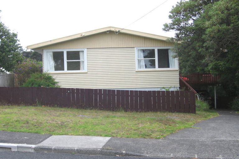 Photo of property in 2/14 Windy Ridge Road, Glenfield, Auckland, 0629
