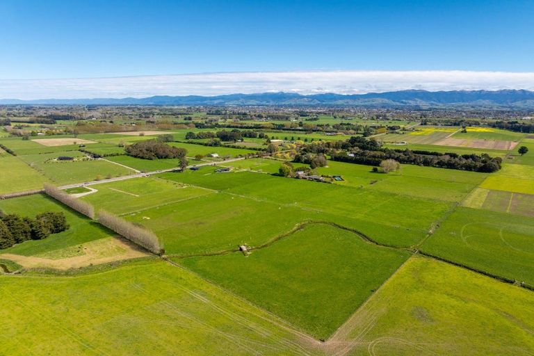 Photo of property in 211 Castlepoint Road, Te Ore Ore, Masterton, 5886