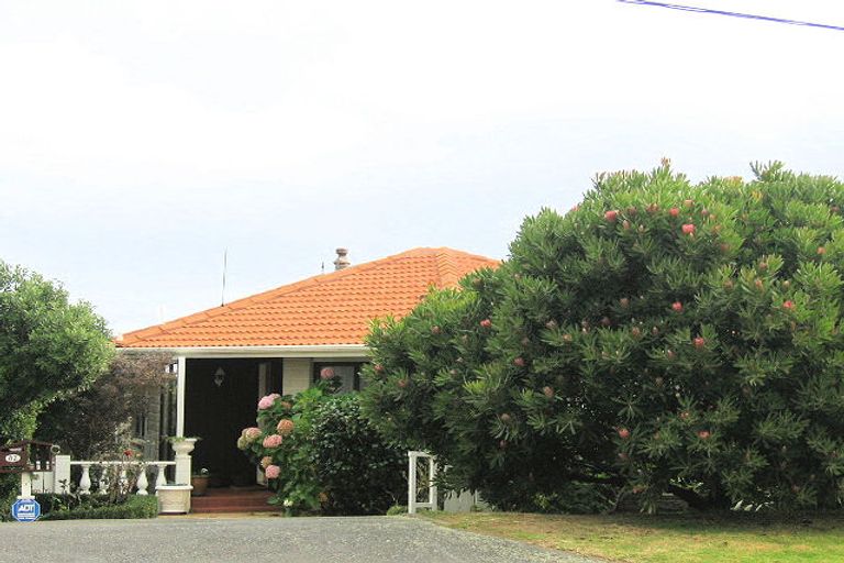Photo of property in 82 Seaview Road, Paraparaumu Beach, Paraparaumu, 5032