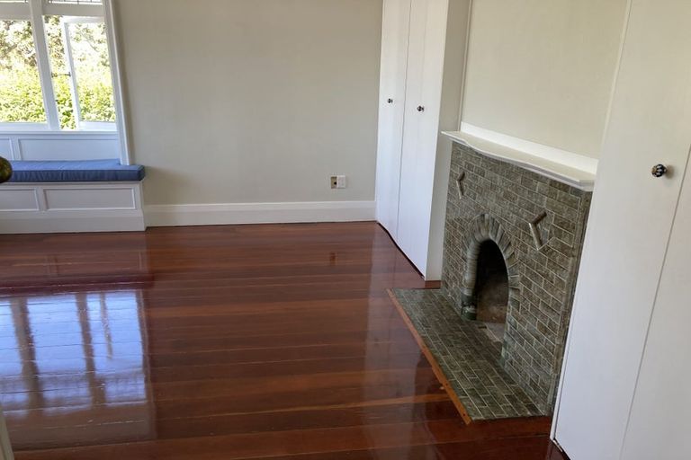 Photo of property in 1/46 Old Lake Road, Narrow Neck, Auckland, 0624