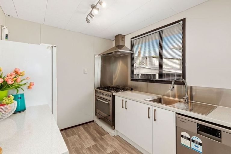 Photo of property in 2 Mcmanaway Grove, Stokes Valley, Lower Hutt, 5019