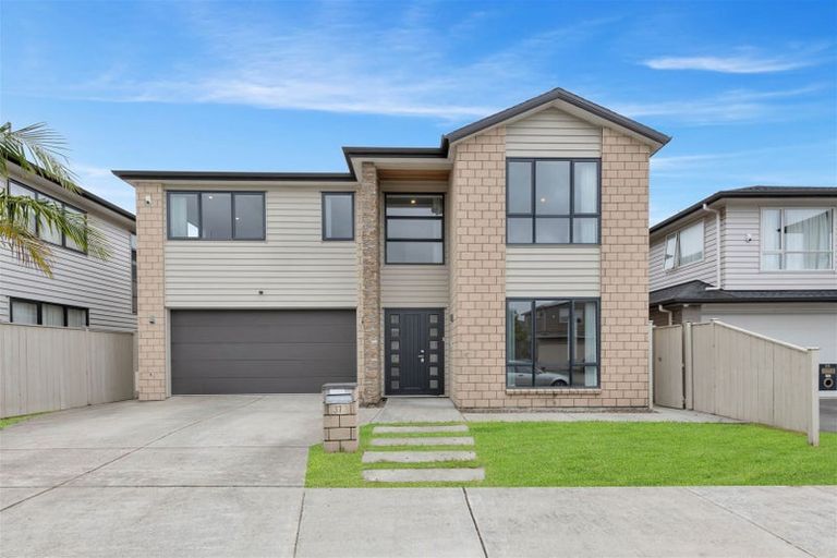 Photo of property in 37 Rosewell Crescent, Flat Bush, Auckland, 2019